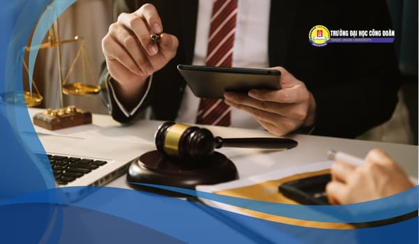 Featured image for: Học luật ra làm gì? Cơ hội việc làm và tiềm năng phát triển