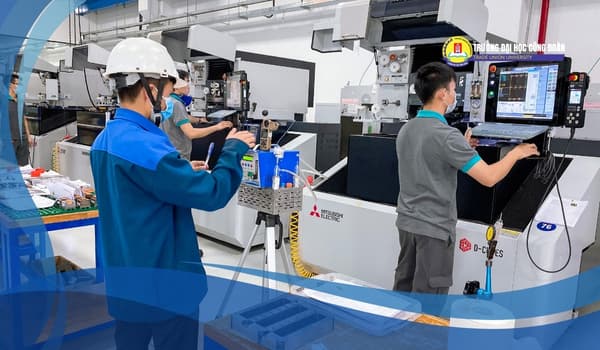 Featured image for: Bộ Nội vụ đề xuất phương án cắt giảm, đơn giản hóa thủ tục hành chính trong lĩnh vực An toàn, vệ sinh lao động